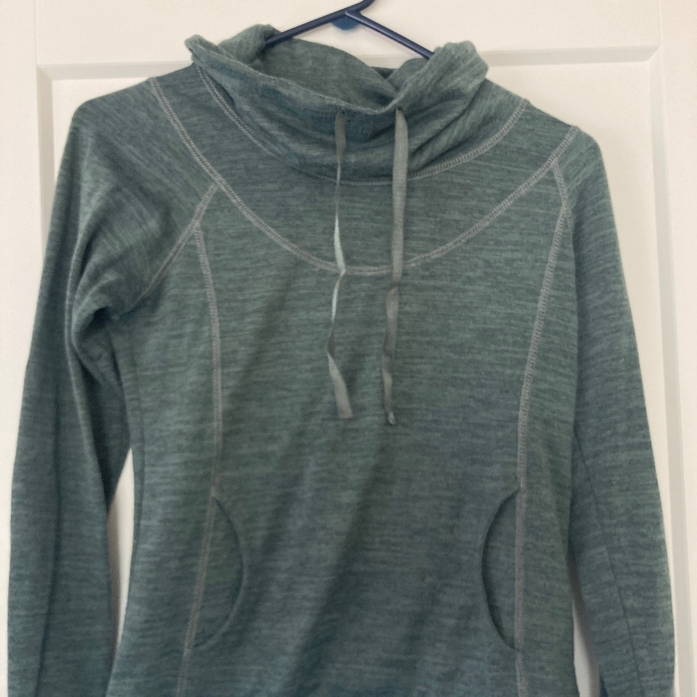 Kuhl womens cowl neck sweater size small